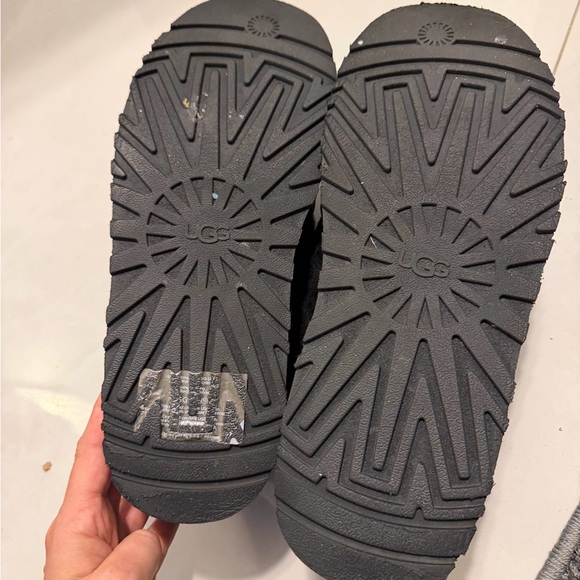 UGG Kids Black Cable Knit Slippers - Picture 6 of 6